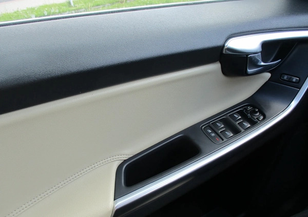 Volvo XC 60 cena 69900 przebieg: 205283, rok produkcji 2015 z Zelów małe 667